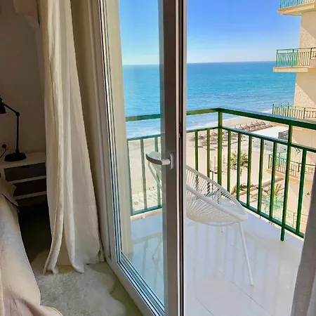 Beachfront In Apartment *